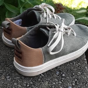 Tom's boys sneakers